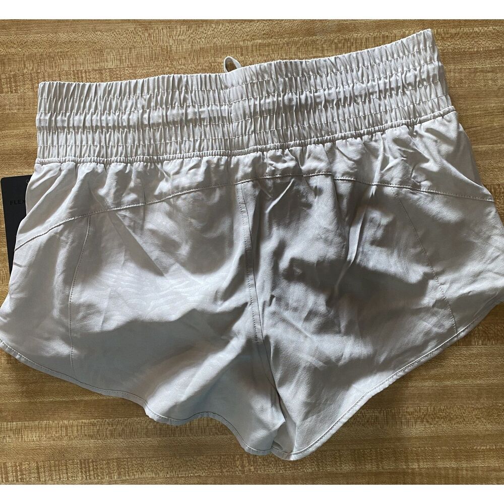 90 Degrees by Reflex Shorts Zebra Silver Grey NWT Size L - Picture 1 of 9